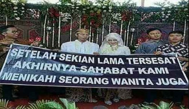 Potret kocak tulisan spanduk pernikahan Berbagai sumber Potret kocak tulisan spanduk pernikahan Berbagai sumber
