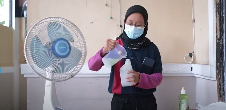 trik bersihkan kipas angin pake bahan dapur © 2023 brilio.net