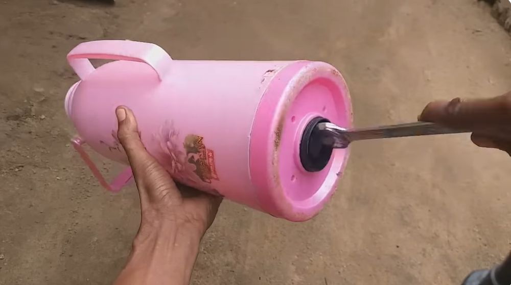 Jangan buru-buru dibuang, begini trik agar air di dalam termos tetap awet panas hingga berhari-hari