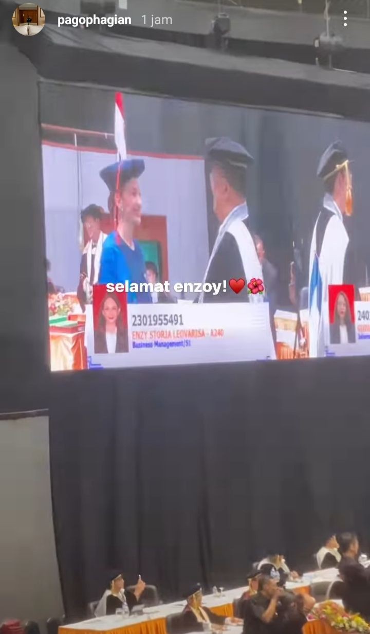 momen Enzy Storia wisuda sarjana © Instagram