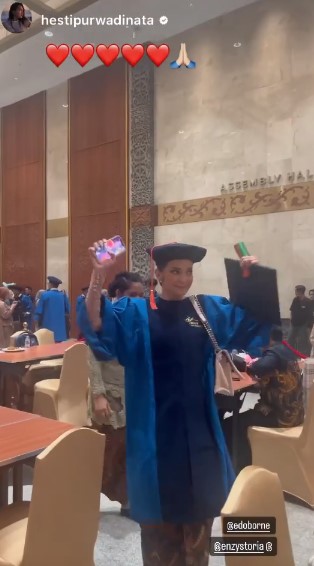 momen Enzy Storia wisuda sarjana © Instagram momen Enzy Storia wisuda sarjana © Instagram