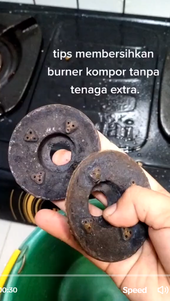 Tanpa cairan pemutih, ini cara bersihkan burner kompor gas menghitam cuma pakai 1 bahan sederhana