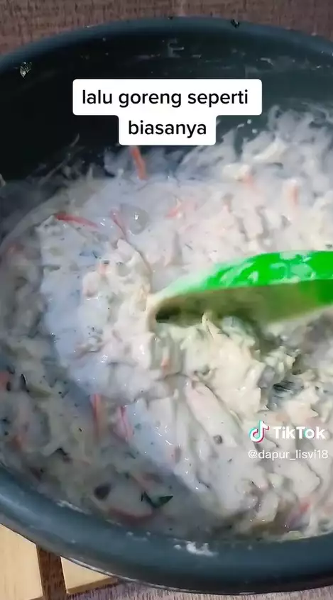 Bukan ditambah tepung beras atau tapioka, ini trik agar adonan bakwan renyah tahan lama saat digoreng