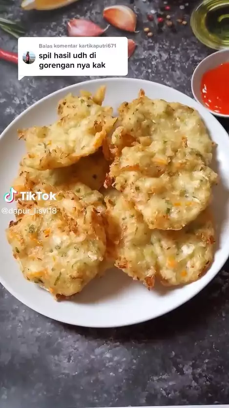 Bukan ditambah tepung beras atau tapioka, ini trik agar adonan bakwan renyah tahan lama saat digoreng