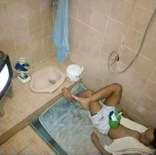 Potret kocak di toilet multifungsi Instagram Potret kocak di toilet multifungsi Instagram