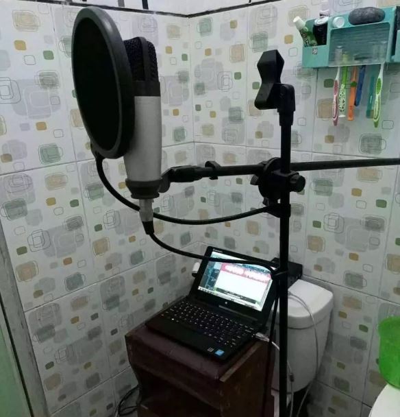 Potret kocak di toilet multifungsi Instagram Potret kocak di toilet multifungsi Instagram