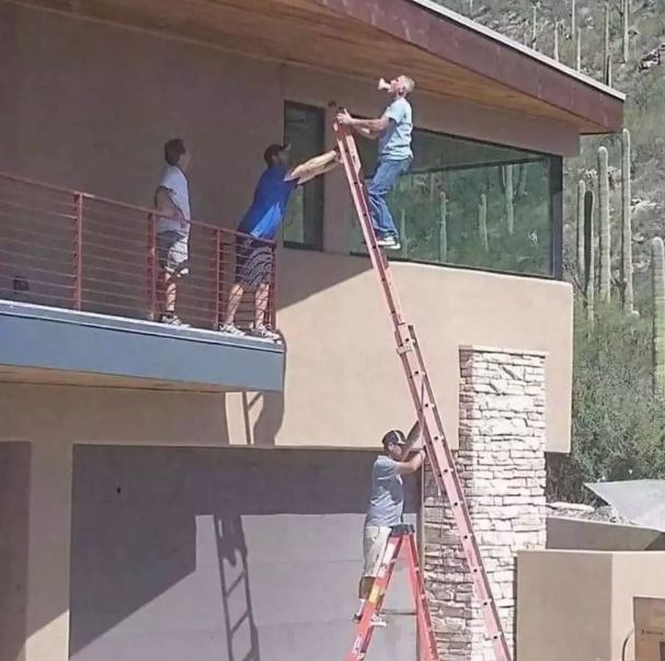 Potret kocak momen kerjasama saat bikin bangunan Berbagai sumber