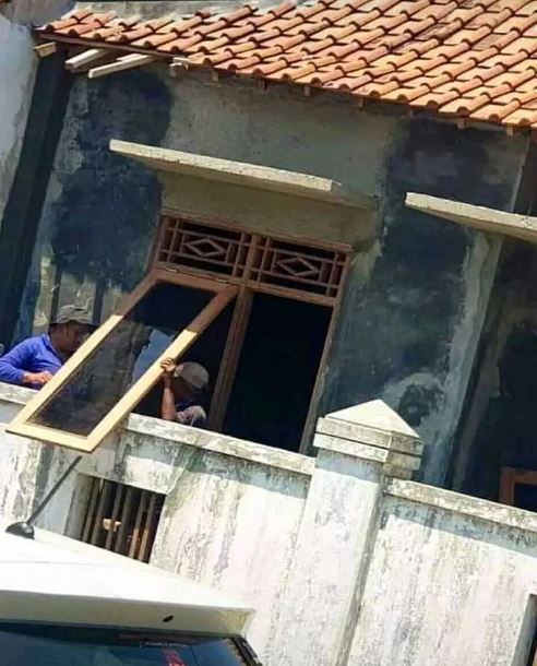 Potret kocak momen kerjasama saat bikin bangunan Berbagai sumber Potret kocak momen kerjasama saat bikin bangunan Berbagai sumber