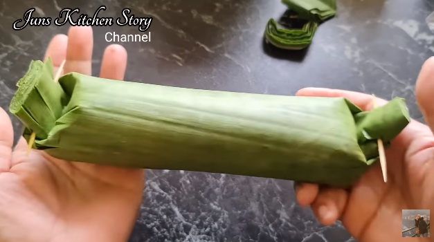 Cara mudah merebus lontong agar hemat gas cuma 12 menit, hasilnya lembut, kenyal, dan matang sempurna