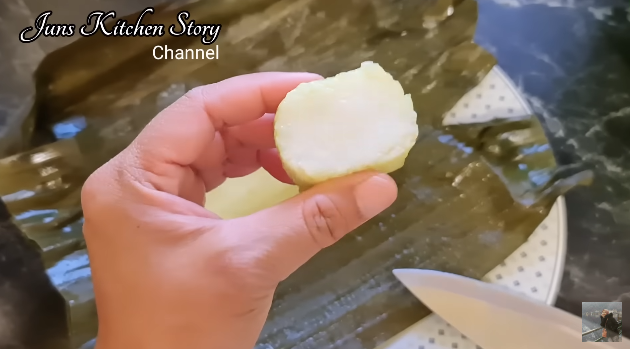 Cara mudah merebus lontong agar hemat gas cuma 12 menit, hasilnya lembut, kenyal, dan matang sempurna