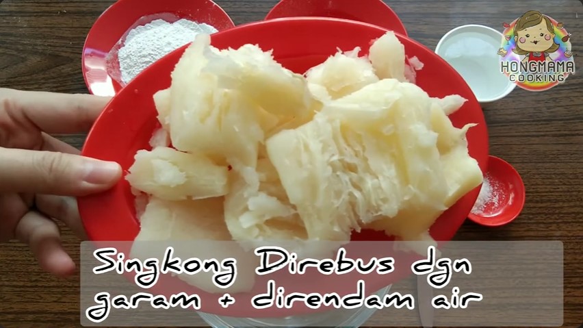 Tanpa direndam air es dulu, trik goreng singkong agar merekah dan renyah cukup tambah 2 bahan dapur