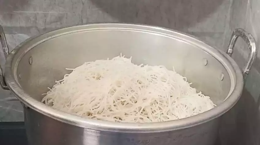 Tak perlu direbus dulu, ini cara bikin bihun goreng yang enak, lembut, dan tidak mudah basi