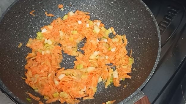 Tak perlu direbus dulu, ini cara bikin bihun goreng yang enak, lembut, dan tidak mudah basi