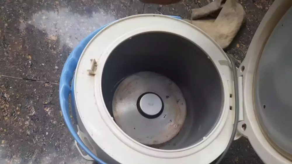 Tanpa sabun, ini trik ampuh mengangkat kerak dan noda gosong di dasar rice cooker cuma pakai 1 bahan