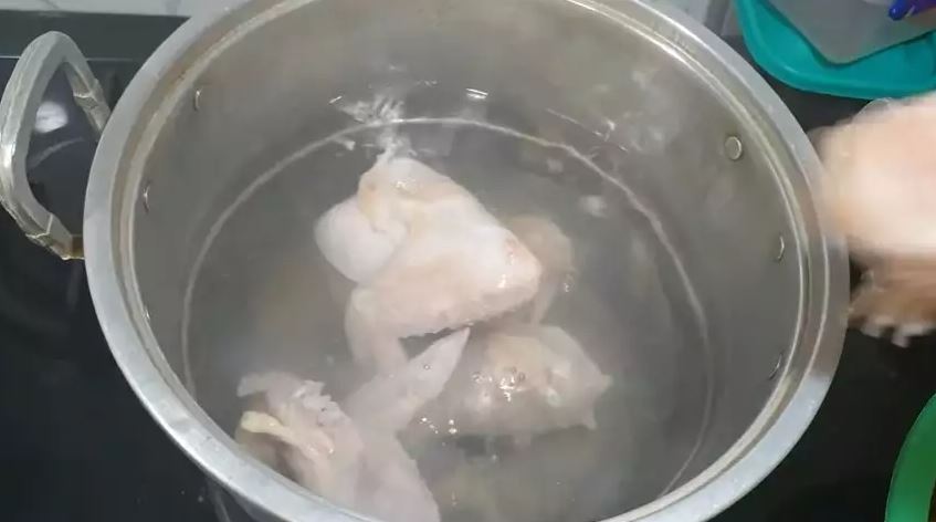 Trik masak opor ayam agar tidak amis dan cepat basi, cuma tambah satu jenis minuman
