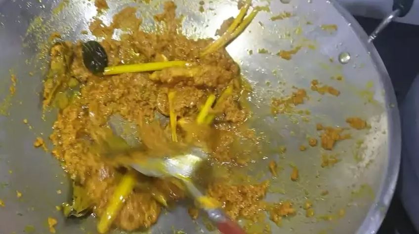 Trik masak opor ayam agar tidak amis dan cepat basi, cuma tambah satu jenis minuman