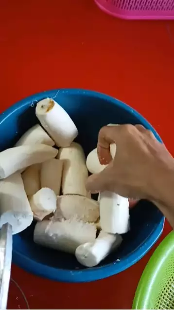 Tak perlu presto, ini trik mengukus singkong agar cepat matang dan merekah cukup tambah 1 bahan dapur
