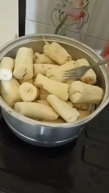 Tak perlu presto, ini trik mengukus singkong agar cepat matang dan merekah cukup tambah 1 bahan dapur