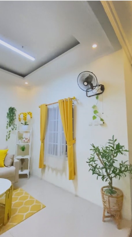 ruang tamu outdoor garasi kuning estetik © 2023 brilio.net