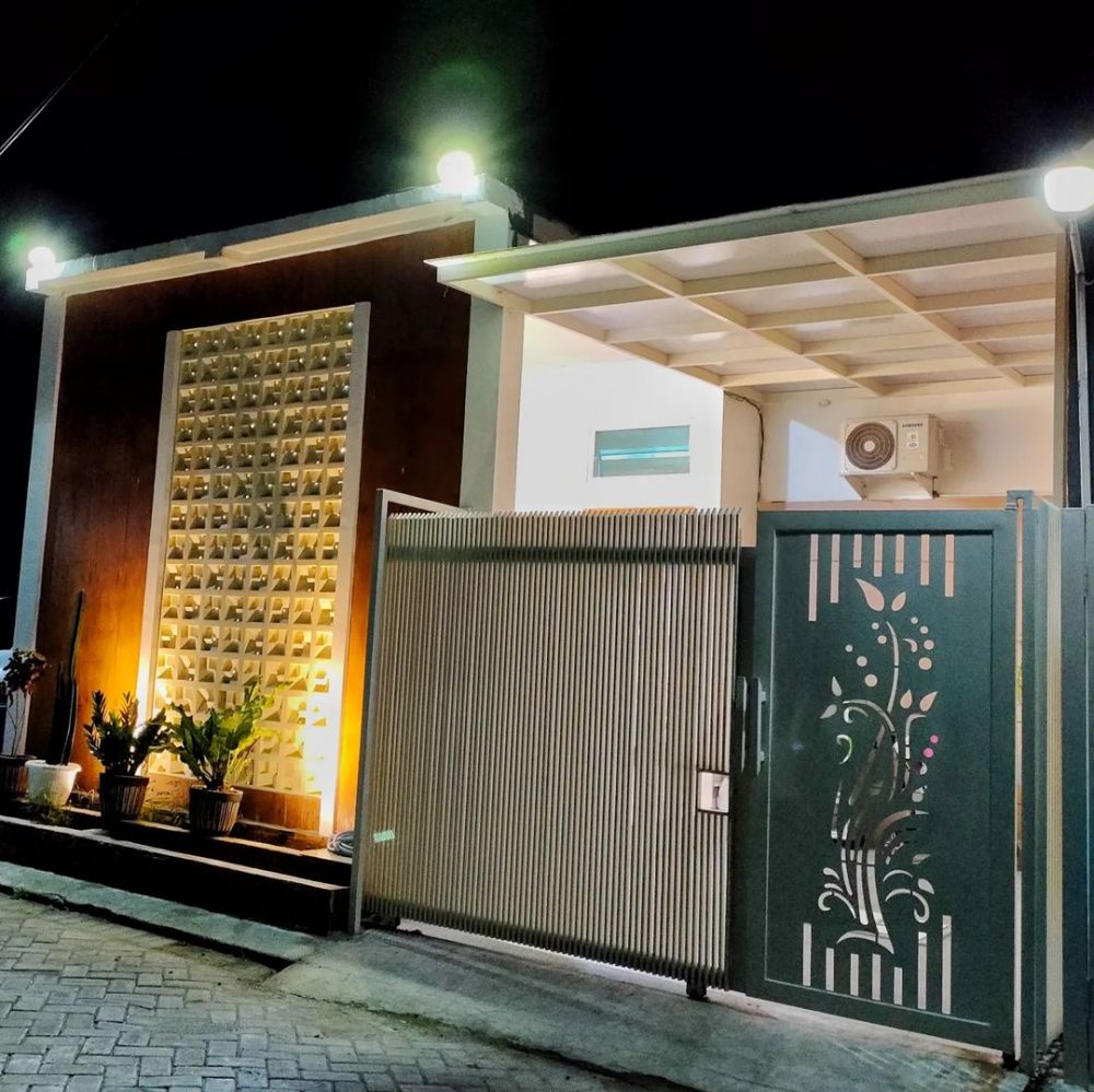 ruang tamu outdoor garasi mewah banget © 2023 brilio.net