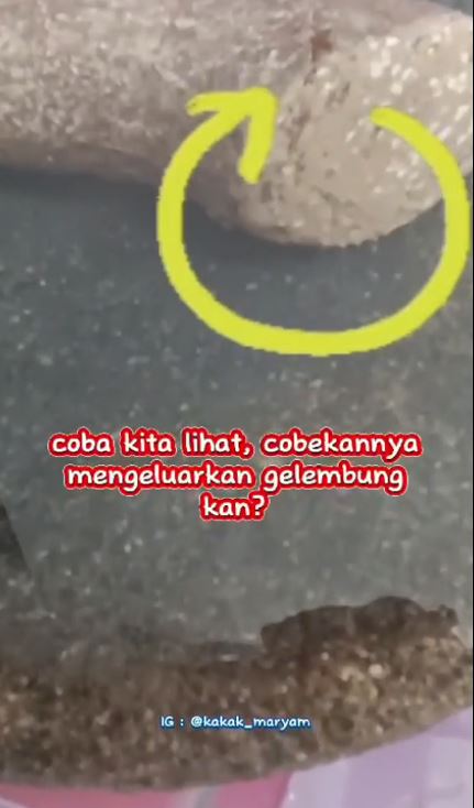Bukan pakai sabun, ini cara mencuci cobek batu agar bersih maksimal dan bebas bau dengan 1 bumbu dapur