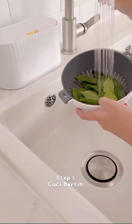 Tanpa perlu direndam air, ini cara menyimpan daun jeruk agar tetap hijau dan awet lebih dari sebulan