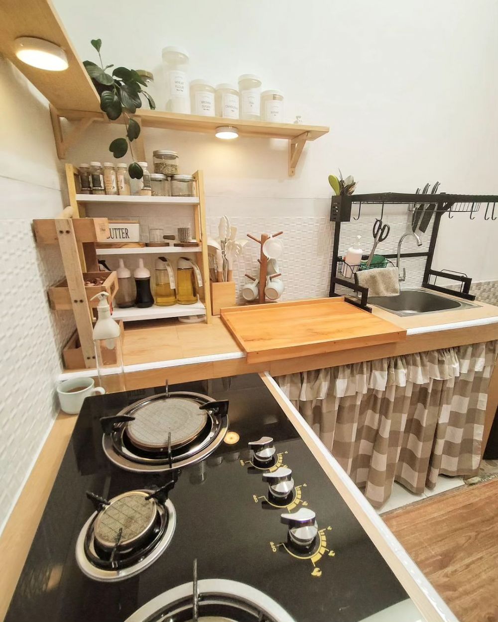 dapur mungil rumah subsidi nggak bikin sumpek © 2023 brilio.net dapur mungil rumah subsidi nggak bikin sumpek © 2023 brilio.net