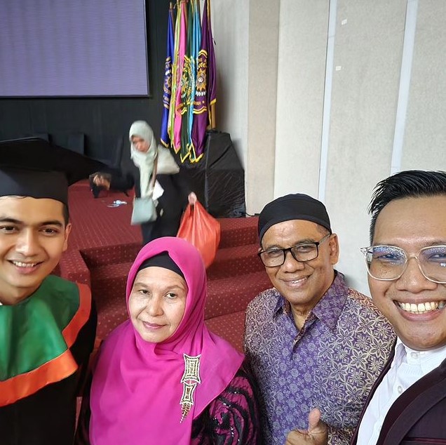 Teuku Ryan wisuda S2 tanpa istri © Instagram Teuku Ryan wisuda S2 tanpa istri © Instagram