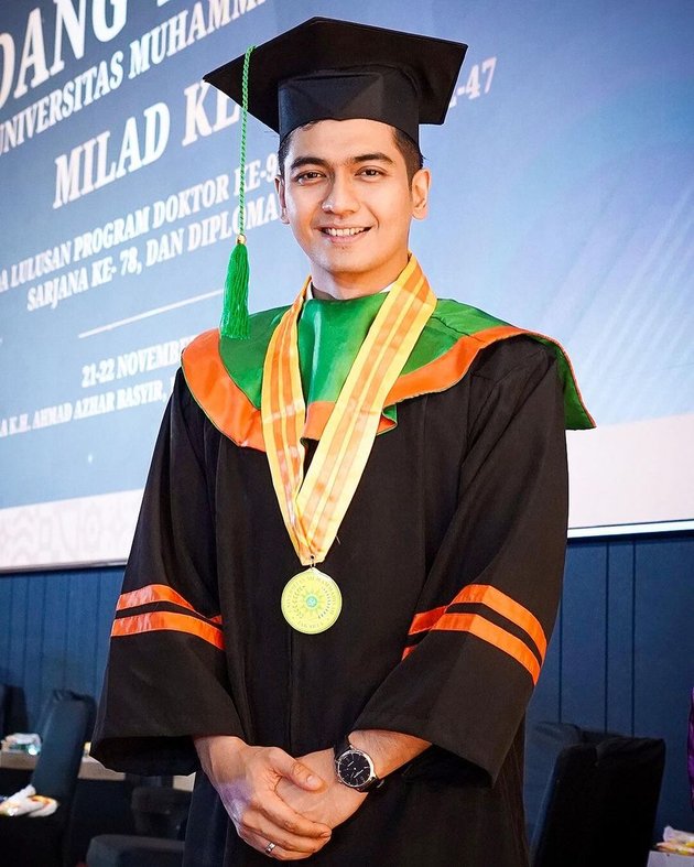 Teuku Ryan wisuda S2 tanpa istri © Instagram Teuku Ryan wisuda S2 tanpa istri © Instagram