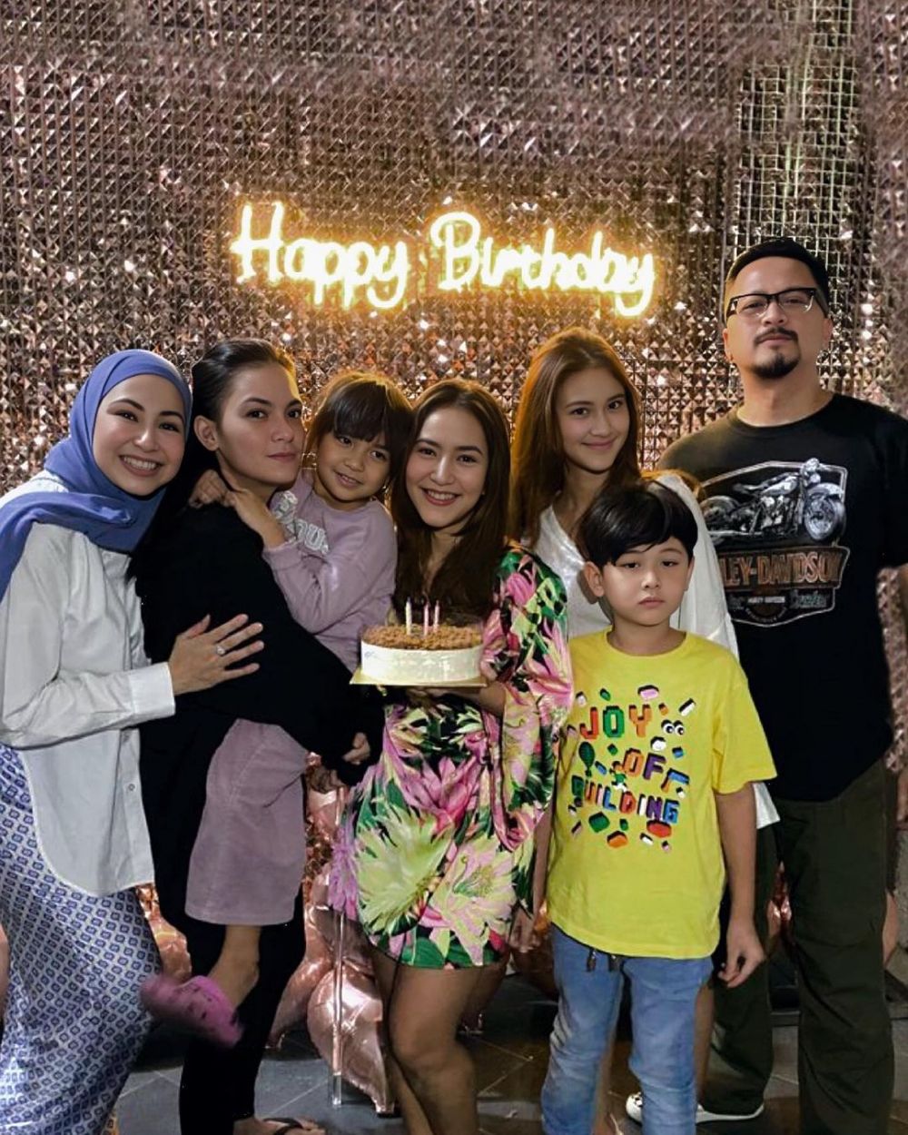 risma dan deswita bak anak ibu © berbagai sumber