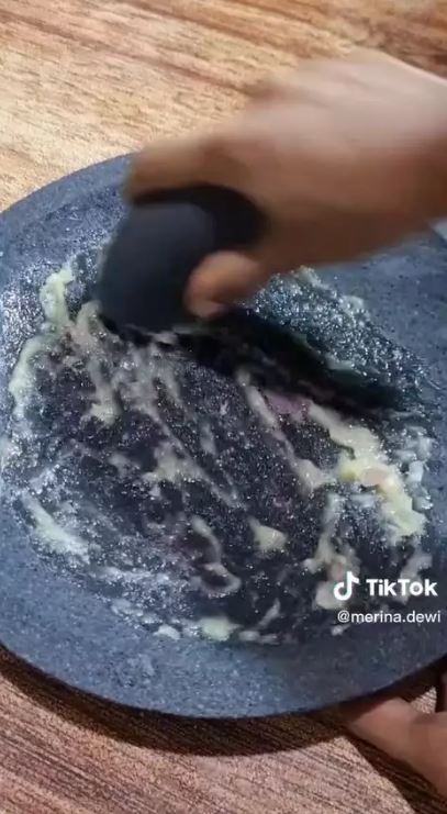 8 Cara mudah membedakan cobek batu asli dan palsu, jangan sampai terkecoh