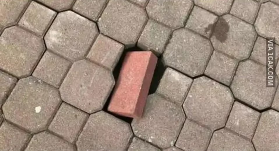 Cara warga perbaiki jalan rusak Berbagai sumber