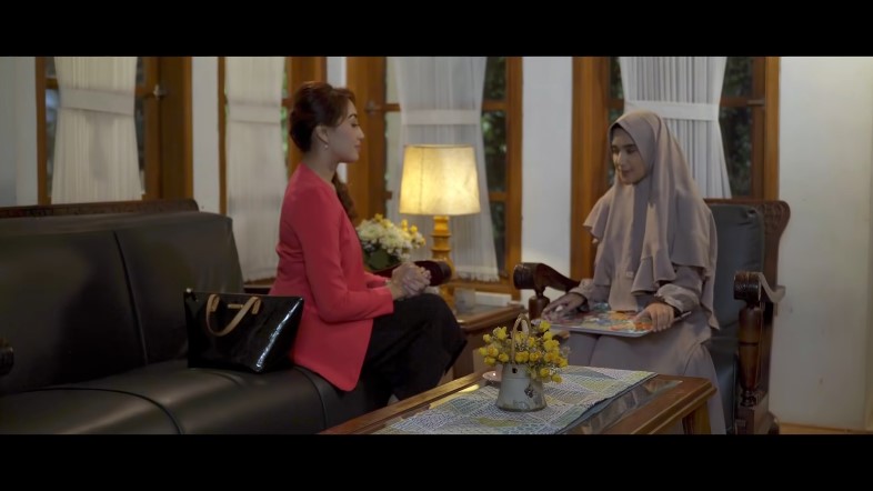 momen Nadya Mustika saat debut akting  © berbagai sumber