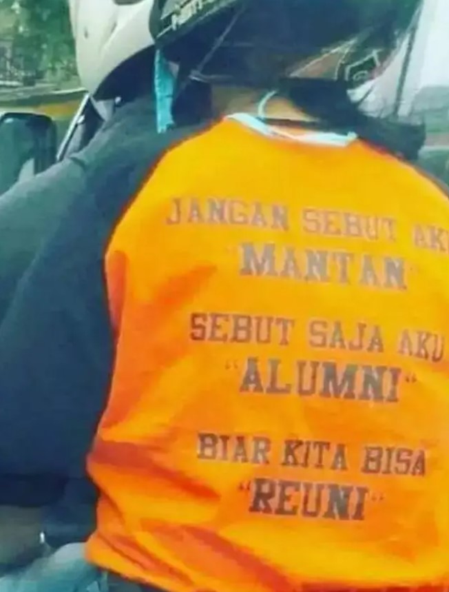 Potret tulisan belakang kaos Berbagai sumber Potret tulisan belakang kaos Berbagai sumber