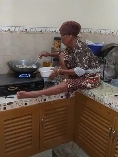 ibu masak nyeleneh berbagai sumber