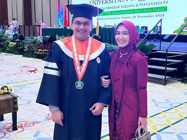 Sahrul Gunawan wisuda S2 © Instagram