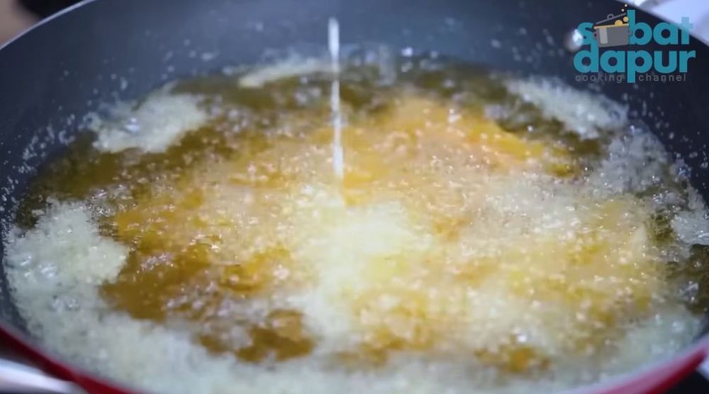 Jangan cuma direndam dan digoreng, ini cara supaya singkong goreng semakin merekah dan renyah maksimal