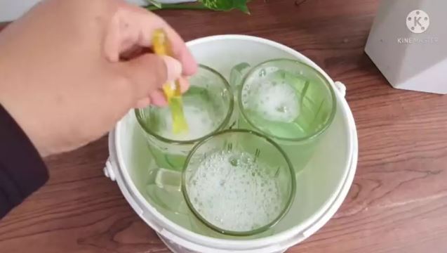 7 Cara mudah mencuci gelas kusam dan berkerak pakai 2 bahan dapur, hasilnya kinclong seperti baru