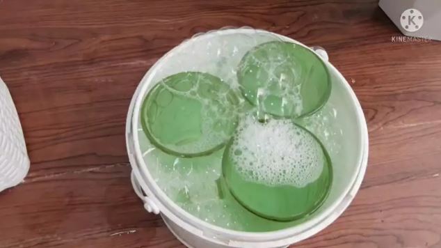 7 Cara mudah mencuci gelas kusam dan berkerak pakai 2 bahan dapur, hasilnya kinclong seperti baru