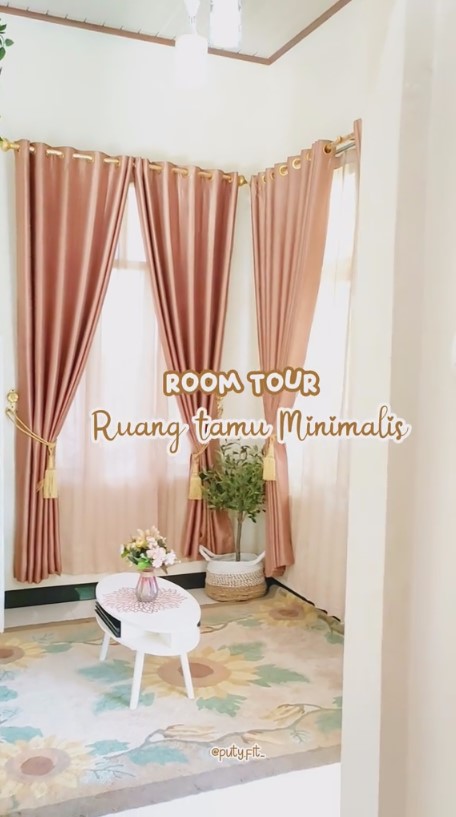 ruang tamu lesehan tanpa sofa elegan dan mewah © 2023 brilio.net