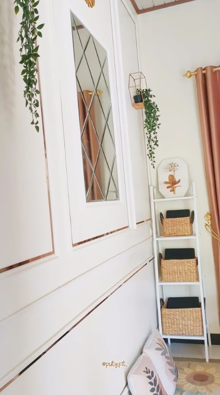 ruang tamu lesehan tanpa sofa elegan dan mewah © 2023 brilio.net