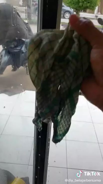 Cara mengatasi karet kulkas longgar agar kembali rapat dan lentur cuma pakai 1 alat sederhana