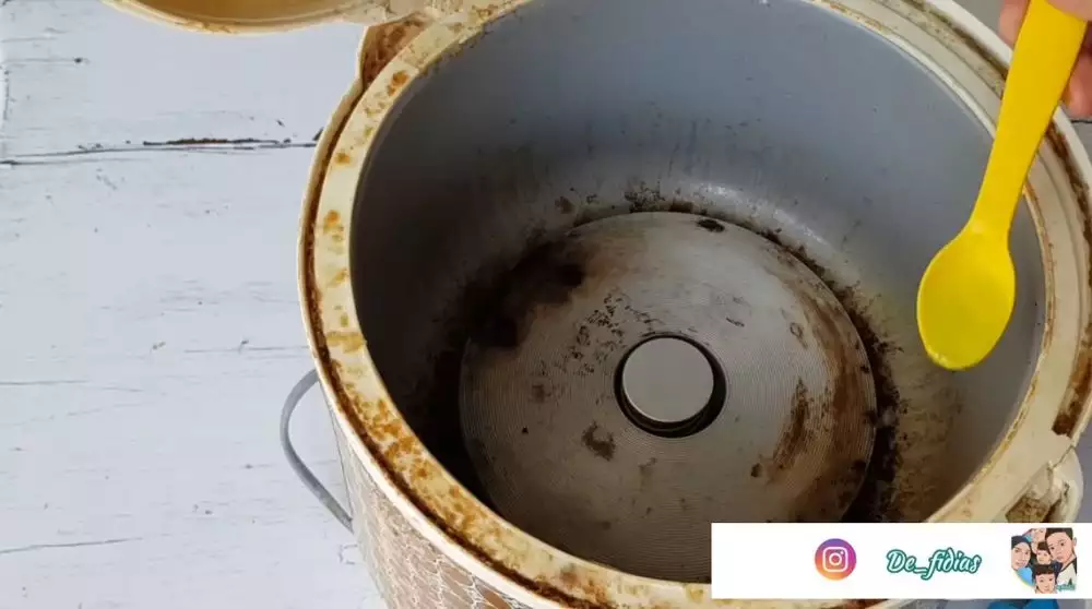 Cuma pakai 2 bahan dapur, ini cara bersihkan kerak bagian dalam rice cooker agar kinclong seperti baru