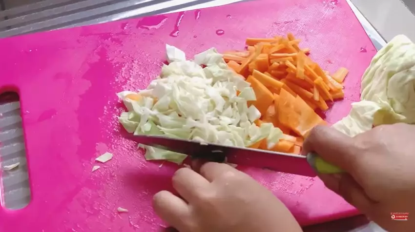 Trik bikin bakwan sayur tebal yang renyah dan tak menyerap banyak minyak, cukup tambah 2 bahan dapur