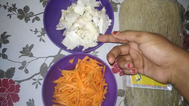 Tak perlu direndam air, ini cara bikin bihun goreng gurih, nggak cepat basi, dan cokelatnya merata