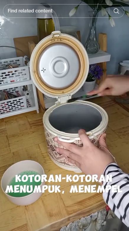 Bukan pakai sitrun atau pasta gigi, begini cara bersihkan rice cooker berkerak dengan 2 bahan dapur