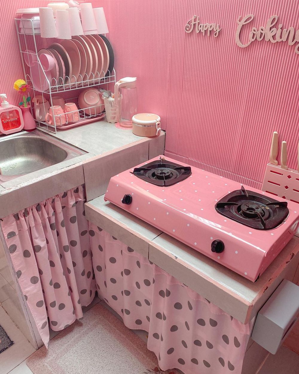 dapur mungil pink estetik tak sumpek © 2023 brilio.net dapur mungil pink estetik tak sumpek © 2023 brilio.net