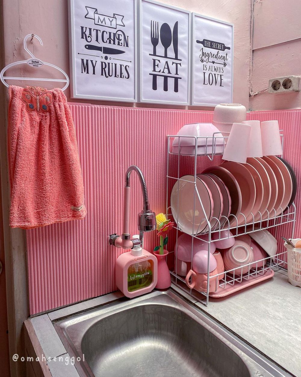 dapur mungil pink estetik tak sumpek © 2023 brilio.net dapur mungil pink estetik tak sumpek © 2023 brilio.net