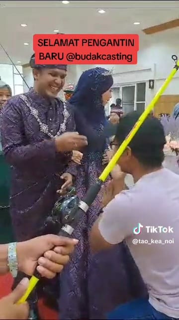 Nikahan terinspirasi pedang pora © TikTok Nikahan terinspirasi pedang pora © TikTok