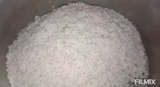 Tanpa tambahan jeruk nipis, ini trik memasak nasi kuning supaya awet dan tak cepat basi